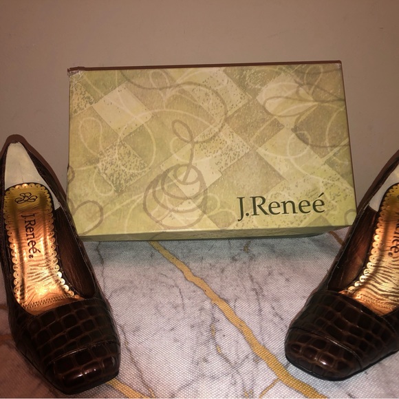 J Renee Matte Croc; nice and classy for the workplace; very comfortable - Picture 9 of 14